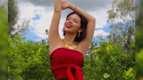 Ángela Aguilar se convirtió en una sexy Bratz YouTube