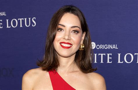 Aubrey Plaza Is Fiery In Red Dress And Heels At The White Lotus Premiere Footwear News
