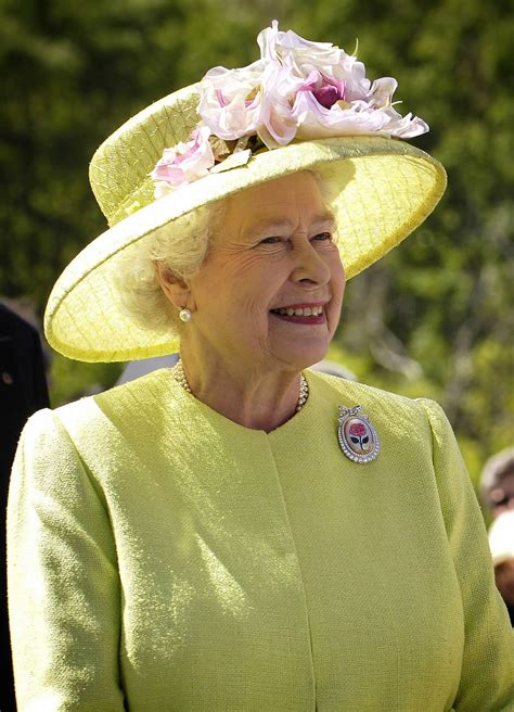 Hd Wallpaper Queen Elizabeth Ii Wearing Yellow Sun Hat England