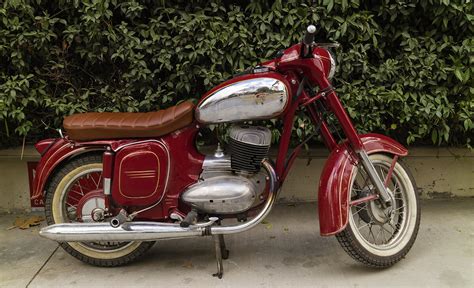 Learn more in this exclusive report. Anand Mahindra Confirms Launch Of Jawa Motorcycle In 2018 ...