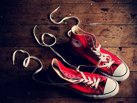 Sepatu Converse All Star Merah Tinggi Foto Latar Belakang Wallpaper