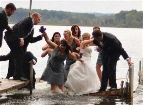 12 Hilarious Wedding Photo Fails 5 Is The Weirdest Thing I’ve Ever Seen