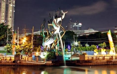 Selain itu, anggaran kenaikan gaji tahunan seluruh karyawan gojek juga akan dialihkan untuk dana bantuan mitra. 17+ Aksesoris Foto Ikon Kota Surabaya, Foto Kota