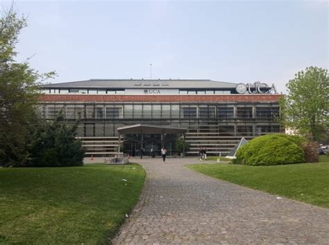 Fue fundada en 1958 y posee cuatro sedes en el país. UCA - Universidad Católica Argentina - WU