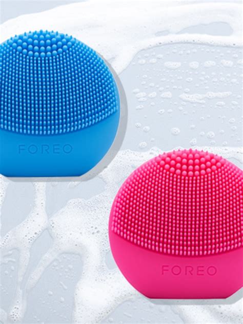 The Foreo Luna Play Will Change The Way You Travel Allure