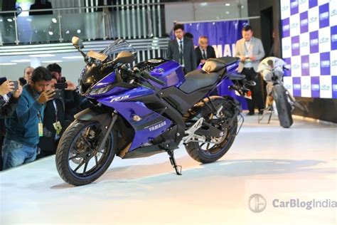 These colors make the bike look very appealing. 2018 Yamaha R15 V3.0 Launched, Price - Rs 1.25 Lakh