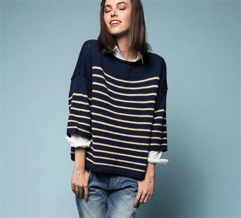 Rayures bleu marine, rouge ou jaune, coton bio, brodée, coupe oversize… pour un style marin moderne. La marinière prend de l'ampleur en mode oversize ! Tricoté ...