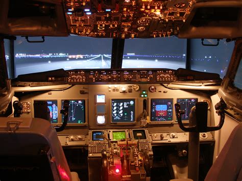 Hobbyist Builds Full Scale 737 Flight Simulator In A Garage