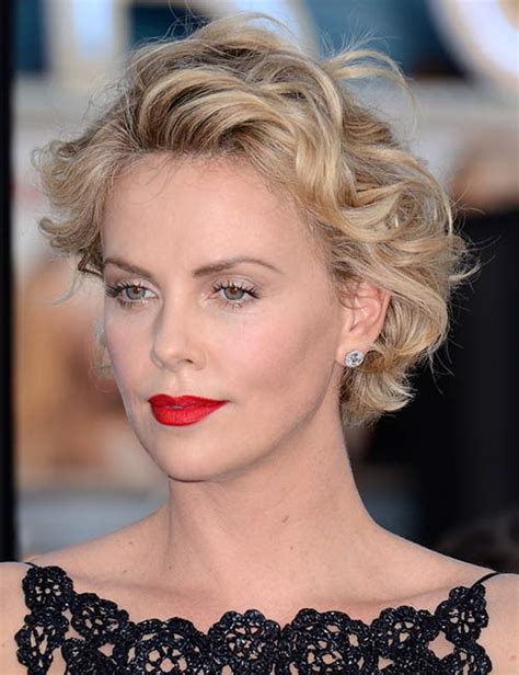 Chic Short Hairstyles For Oval Faces