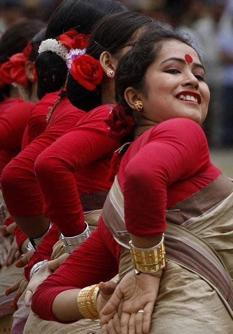 Bihu Dancers Of Assam Indian Dance Dance Photography Dance Of India