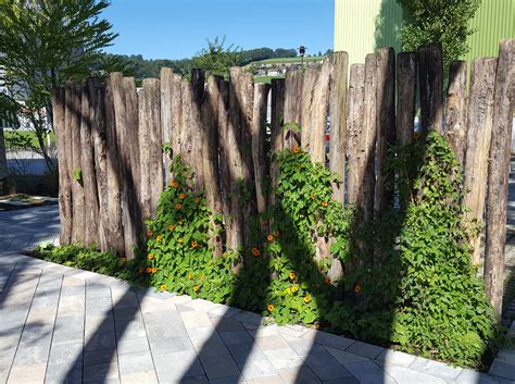 Die gartenwände werden auf 6 mitgelieferten rundstählen von 18 mm durchmesser geschoben. Wände / Sichtschutz - Jurt Garten