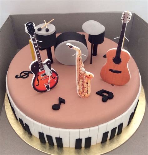 Give your music theme party the personal touch! Music cake | Music Theme Party Ideas and Decorations ...