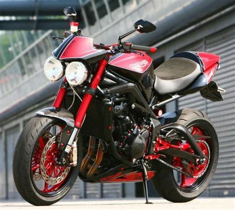 The street triple 675 is a damn good bike. Pettinari Daytona 675