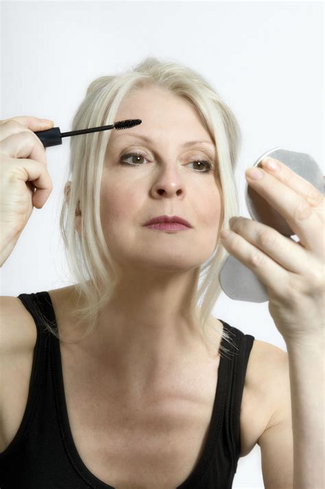10 Makeup Tips For Older Women Eye Makeup Tips For 60 Year Old Woman