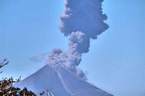 PHOTOS Nicaraguas Momotombo Volcano Still Putting On A Show The Tico Times Costa Rica News