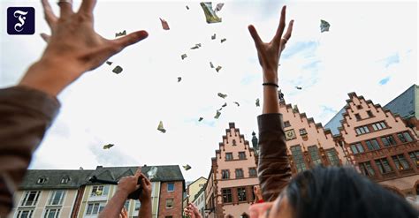 Mainz 50 000 Euro In Geldscheinen Wehen Aus Hochhaus