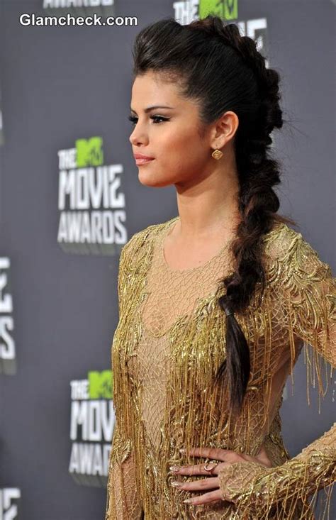 Selena gomez is one of those celebrities who is gifted with a face that can look stunning in any kind of hairstyle. Hairstyle DIY: Selena Gomez' Quaffed Do & Chunky Side Braid