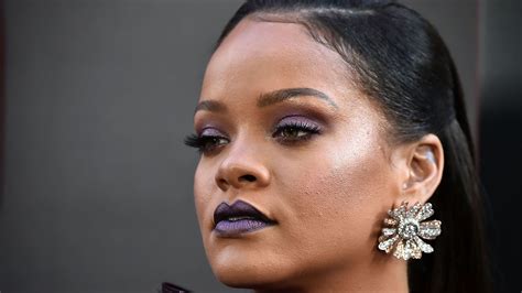 How Rihannas Makeup Artist Uses A Bar Of Soap To Set Her Eyebrows
