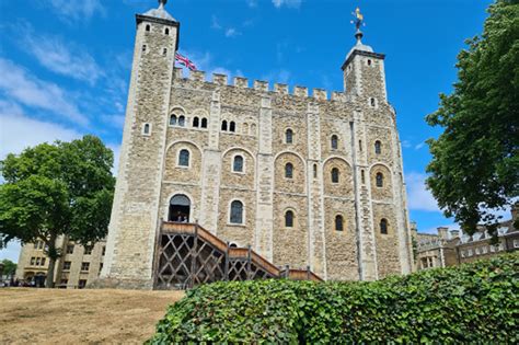 The Tower Of London Coach Trip Shaws Coaches Best Days Out Near