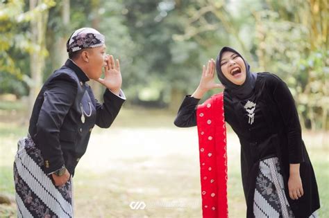 Prewedding Outdoor Kebun Raya Bogor By Ruang Garasi Studio Bridestory