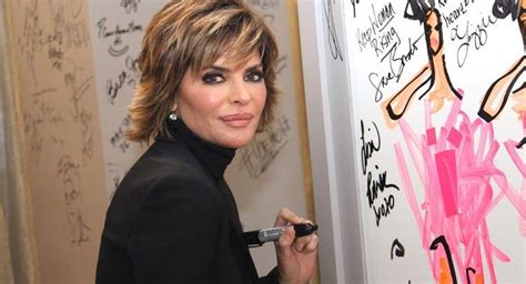 How Does Lisa Rinna Style Her Hair In 2020 Lisa Rinna Haircut Blow