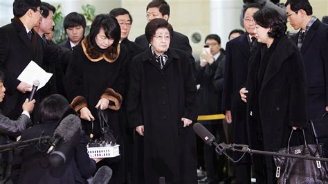 S Koreas Ex First Lady Visits North