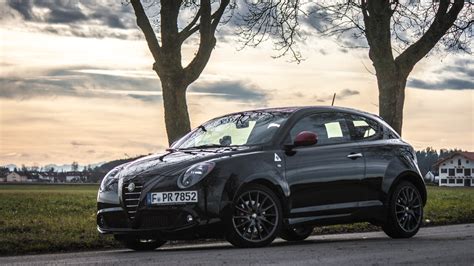 Der alfasud ist ein fahrzeug der kompaktklasse, das von der italienischen firma alfa romeo zwischen frühjahr 1972 und mitte 1983 hergestellt wurde. Heißer Flitzer, extrascharf: Alfa Romeo MiTo SBK QV ...