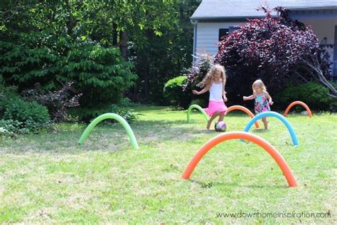 No hace falta comprar juguetes caros, es mucho mejor hacerlos tú mismo. 5 juegos de pelota para niños - Pequeocio