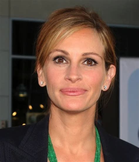 As Beautiful As Her Mom Julia Roberts Daughter Resembles Her Mother