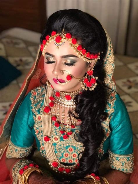 Pin By Peya On Holud Program Ideas Wedding Flower Jewelry Indian