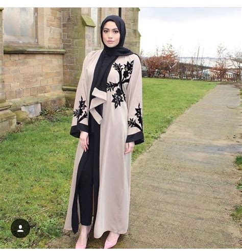 Apalagi bagi para pasangan remaja maupun yang sudah berkeluarga yang ingin penampilannya terlihat keren, modis, dan serasi. 40+ Trend Masa Kini Baju Abaya Lebaran 2021