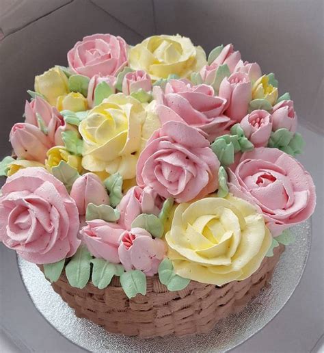 Buttercream Flower Cakes Are A Delicious Way To Welcome Spring