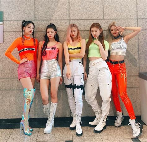 Pin By Sara On Itzy Kpop Outfits Itzy Airport Style Kpop Girl