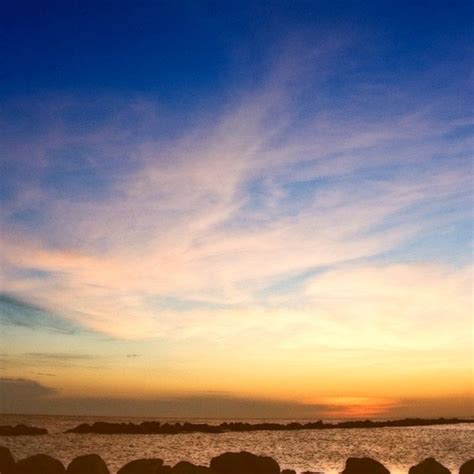 Sunset clif epitomizes california beaches and sunset views. San Diego, CA sunset | San diego, Sunset, Diego