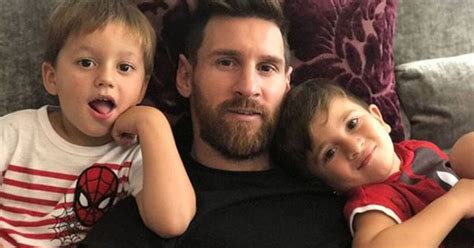 Nació El Bebé De Messi Y El Futbolista EnterneciÓ En Redes Con Su Primera Foto Lakalle