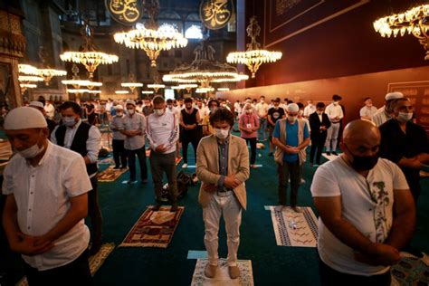 Thousands Attend First Eid Prayers At Hagia Sophia In 86 Years