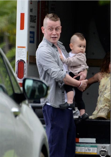 What Do The Heirs Look Like Paparazzi Filmed Macaulay Culkin With His Spouse And Grown Sons