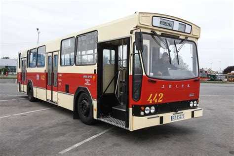 Mpk W Rzeszowie Odbudowało Od Podstaw Autobus Jelcz Pr110 Z 1982 Roku