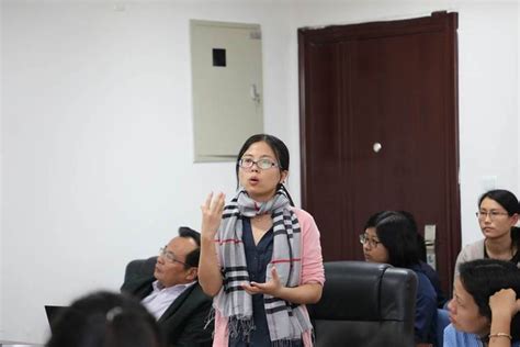 小編為萌白重度粉，以下為萌白本人聯絡資訊： pr社：萌白醬（已關） tumblr：anazawasea 唯一qq：562562969 唯一微信：mengbailuoli233 微博：@甜味瀰漫 @軟軟呢喃. 李薇副教授讲座：政府购买服务的混合监管模式