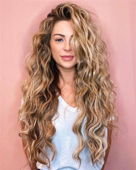 Celebrities With Long Blonde Curly Hair