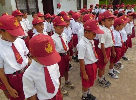 Mar 15, 2021 · tangga nada diatonis minor terbagi menjadi tiga macam, yakni minor harmonis, asli, dan melodis.contoh lagu yang menggunakan diatonis minor adalah syukur, ayam den lapeh, ibu kita kartini, mengheningkan cipta, hymne guru, dan masih banyak lagi. Lirik Lagu dan Makna Mengheningkan Cipta Karya Truno ...