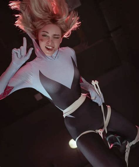 Sexy Spider Gwen Cosplay In Spider Man Into The Spider Verse