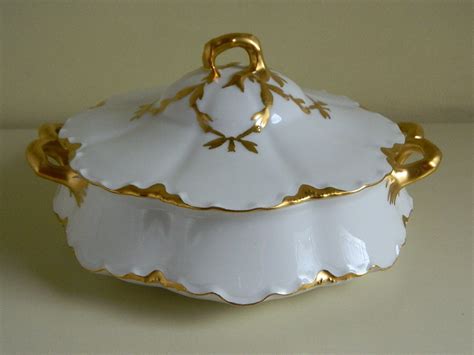 A wooden bowl is strong and stable and adds a touch of rustic charm to your dining table. Haviland Limoges Round Serving Bowl with Lid 1894 - 1931 ...