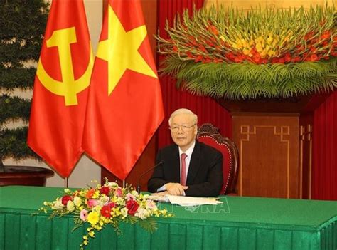 Party Leader Nguyen Phu Trong Talks On The Phone With Party Leader