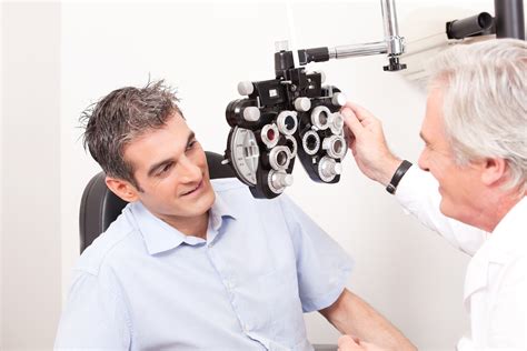 Optometrist Doing Sight Testing — Eye Learning Online Ophthalmic