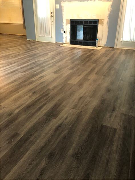 A vintage reclaimed oak look, adura® max sausalito luxury vinyl plank flooring captures the seaside chic vibe of the california coastal city for which it is named. Mannington Adura Max Reviews 2019 | AdinaPorter