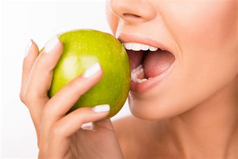 4 natural bad breath dietary remedies that actually work