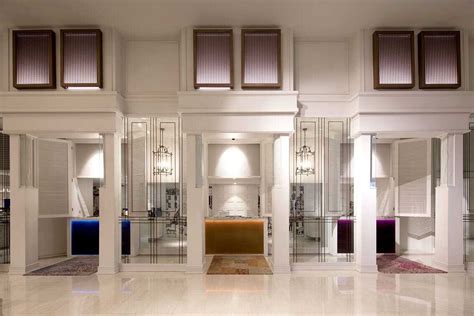 Suite anda dilengkapi dengan tv layar datar 23 inci, menu timur tengah, dan kursi kulit super nyaman. Project Hotel Mercure Jakarta Batavia desain arsitek oleh ...