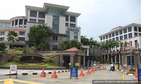 Ia ditubuhkan bertujuan untuk memastikan perkhidmatan di semua bahagian terlaksana menurut dasar, pengawalan dan garis panduan semasa. Kompleks JPM dinamakan Setia Perdana, MCA kaitkan ...