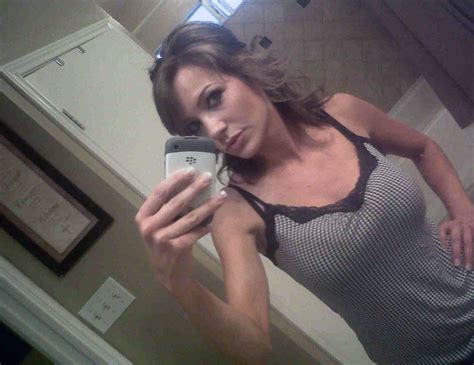 Kristen Bredehoeft Of A E S Flipped Off Nude Pic Tweeted By Ex My Xxx Hot Girl